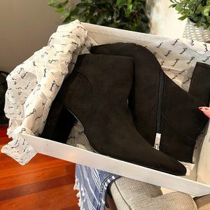 Qupid Meier Black Stretch Suede Boot